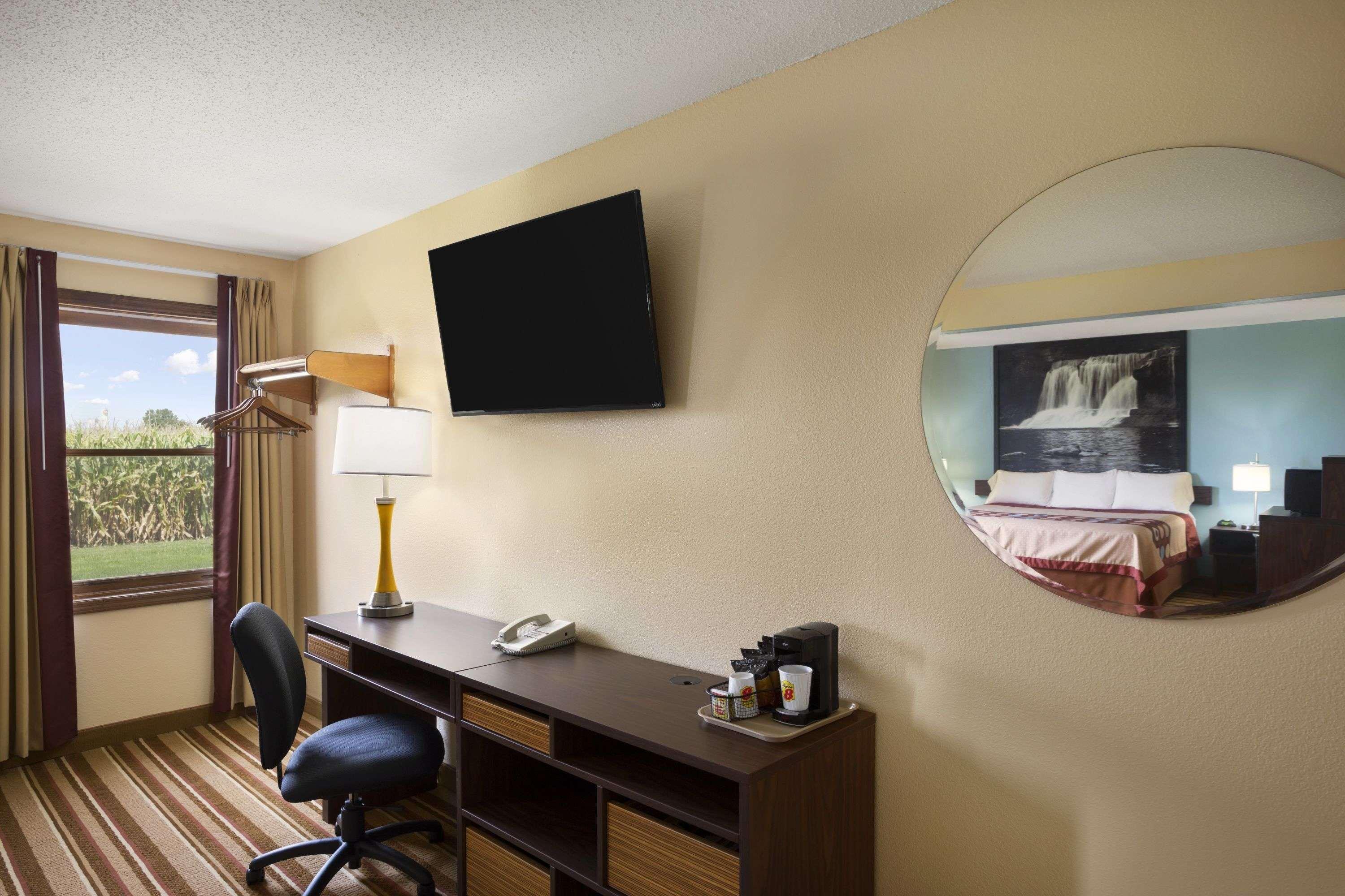 Super 8 By Wyndham Mattoon Hotel Exterior photo