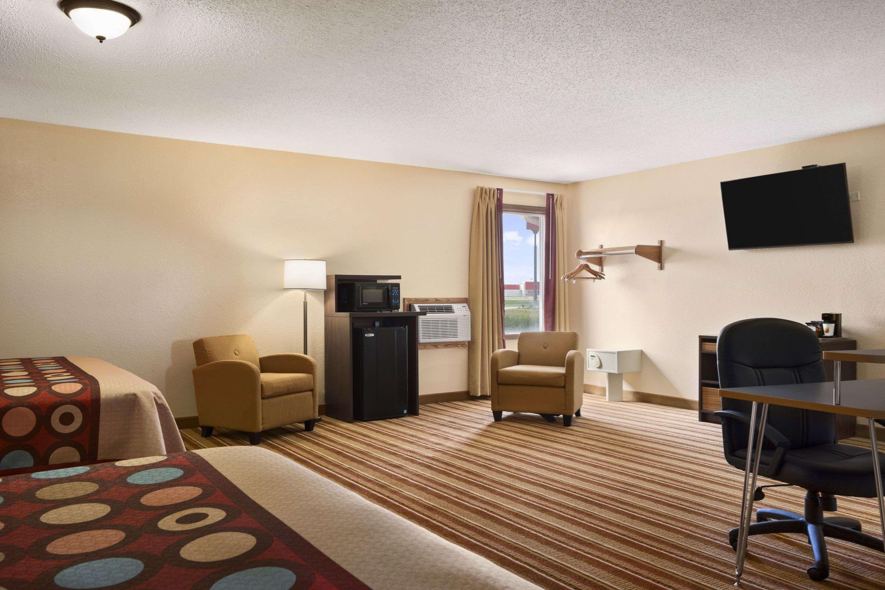 Super 8 By Wyndham Mattoon Hotel Exterior photo