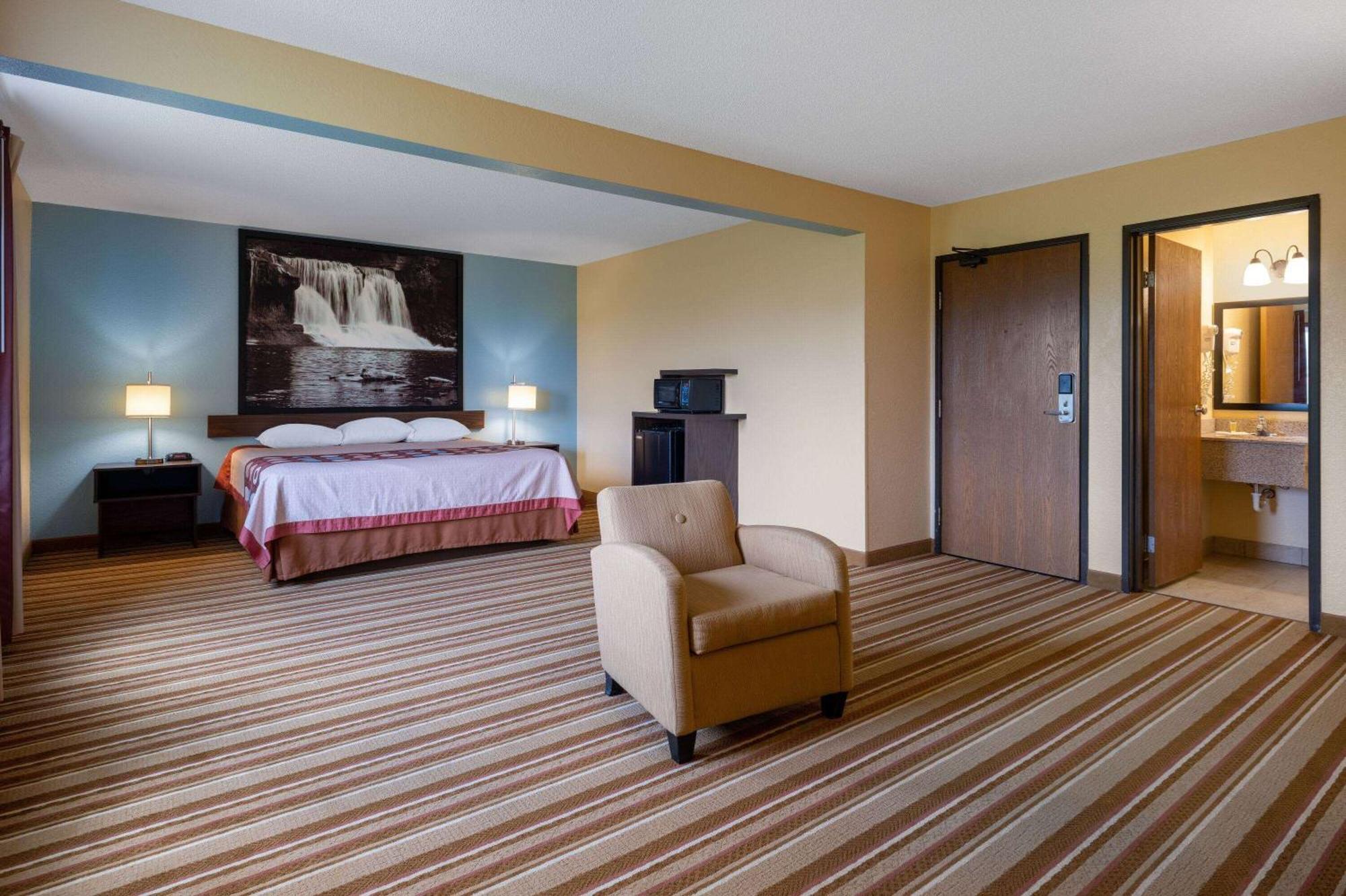 Super 8 By Wyndham Mattoon Hotel Exterior photo