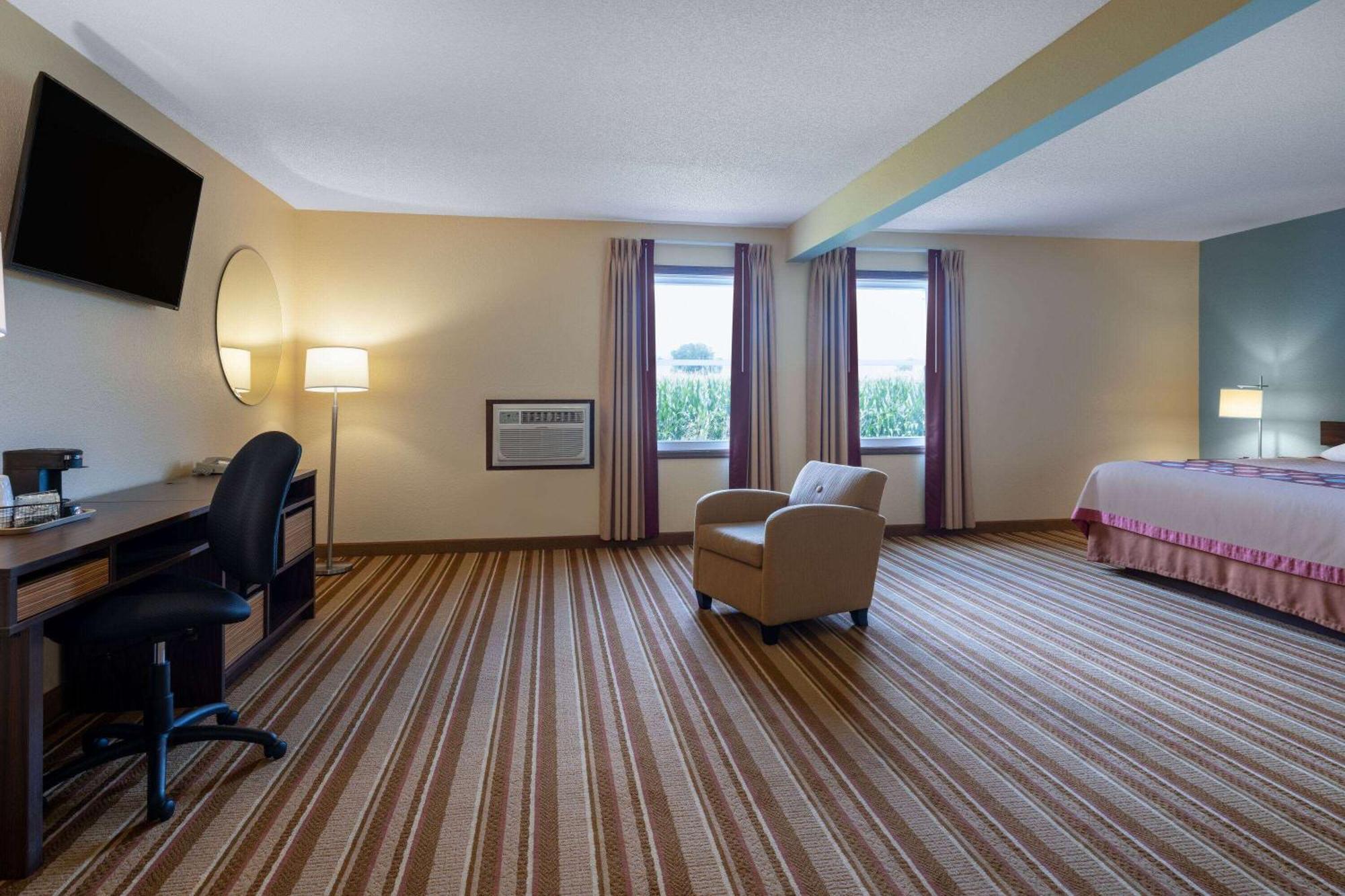 Super 8 By Wyndham Mattoon Hotel Exterior photo