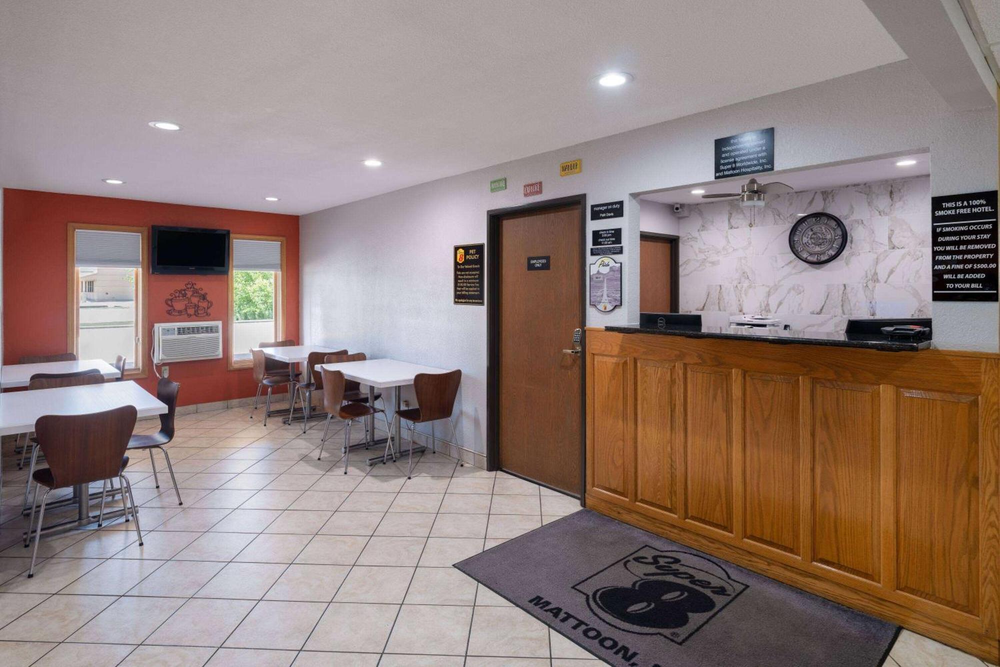 Super 8 By Wyndham Mattoon Hotel Exterior photo